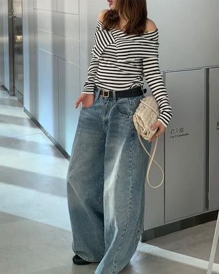 Color-point off-shoulder knit