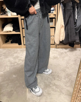 Wide-leg sweatpants with elastic waistband