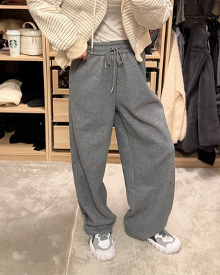 Wide-leg sweatpants with elastic waistband