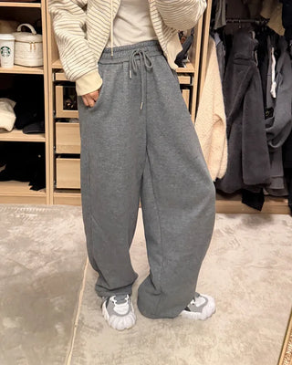 Wide-leg sweatpants with elastic waistband