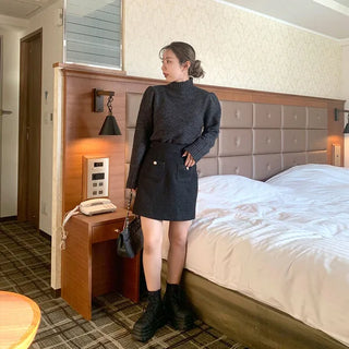 Pearl pocket mini skirt