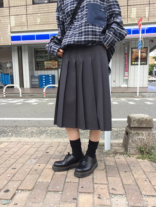 Pleated skirt with tucks