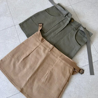 Strap buckle cargo pocket mini skirt stretch