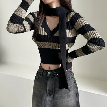 Striped V-neck muffler knitwear knit cropped set