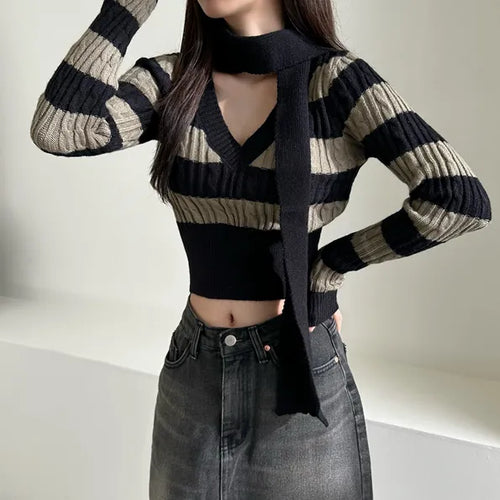 Striped V-neck muffler knitwear knit cropped set