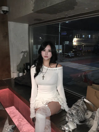Studded Half-Off-Shoulder Side-Slit Long-Sleeve T-Shirt. Daily Perfect Shot