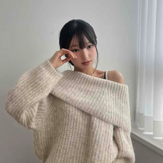 Puppy Boucle Off-Shoulder Balloon Fit Knit
