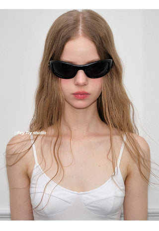 curved cat-eye sunglasses