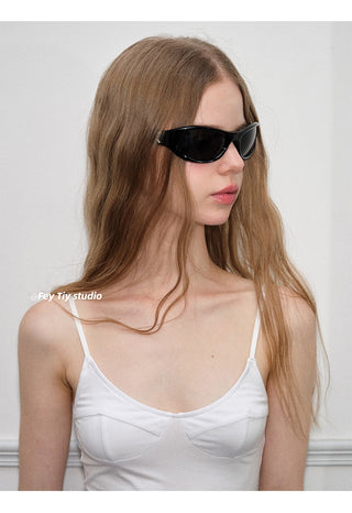 curved cat-eye sunglasses