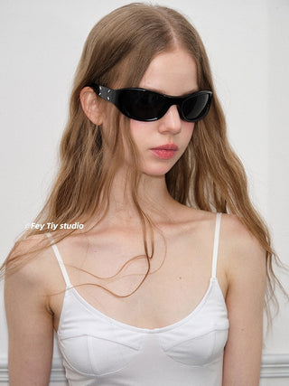 curved cat-eye sunglasses