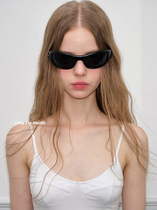 curved cat-eye sunglasses