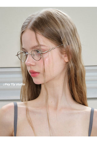 gold round glasses