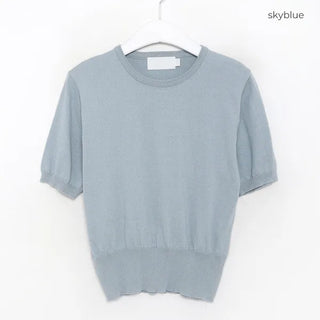 Simple U-neck knit