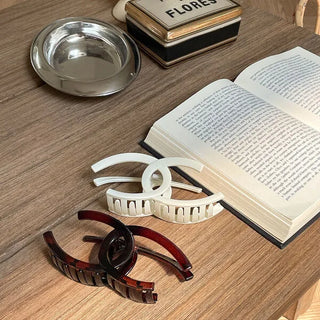 Cross hair clip