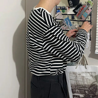 Simple two-tone striped T-shirt