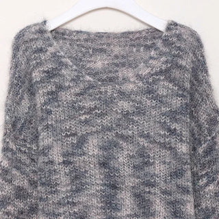 V-neck gradient knit
