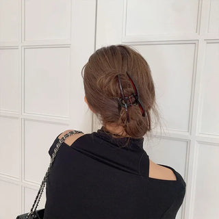 Cross hair clip