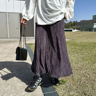 Pleated long skirt