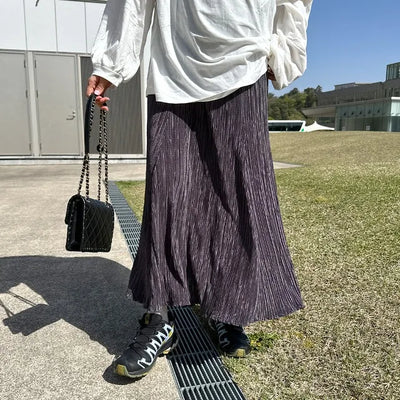 Pleated long skirt