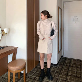 Pearl pocket mini skirt
