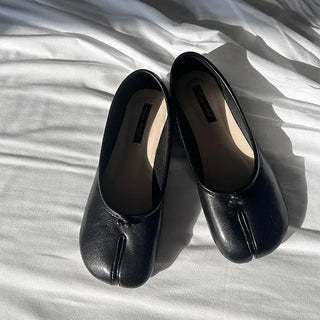 Tabi shoes