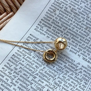 Gold pendant necklace