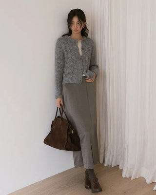 One-line slit skirt