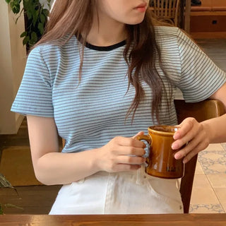 Embossed border ribbed short-sleeved T-shirt