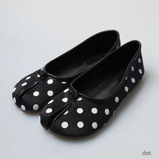 Tabi shoes