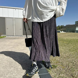 Pleated long skirt