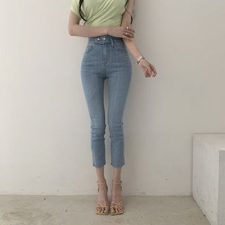 Slim-fit shoulder pleated top