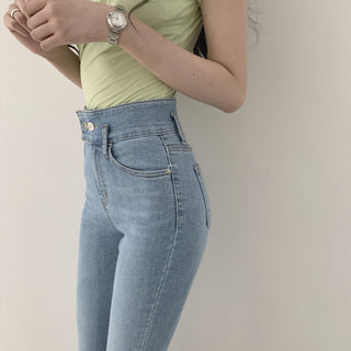 Slim-fit shoulder pleated top