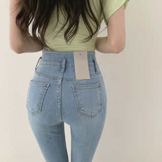 Slim-fit shoulder pleated top
