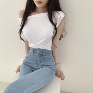 Slim-fit shoulder pleated top