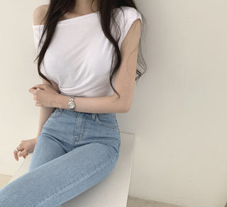 Slim-fit shoulder pleated top
