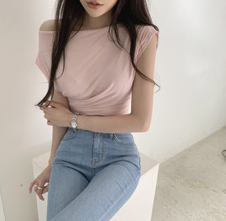 Slim-fit shoulder pleated top