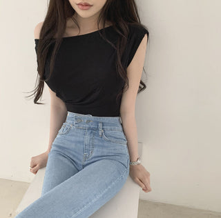 Slim-fit shoulder pleated top