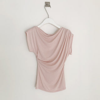 Slim-fit shoulder pleated top