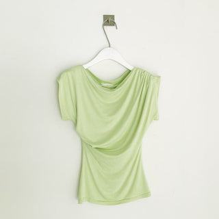 Slim-fit shoulder pleated top