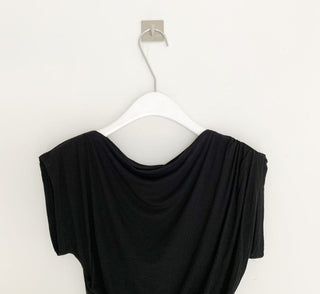 Slim-fit shoulder pleated top