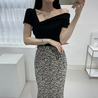 One shoulder flanging slim fit top