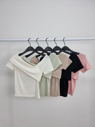One shoulder flanging slim fit top