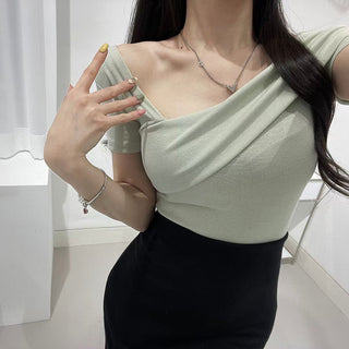 One shoulder flanging slim fit top