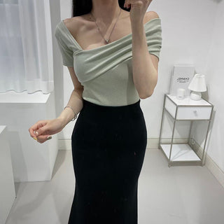 One shoulder flanging slim fit top
