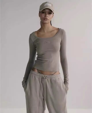 Solid color slim fit knitted top