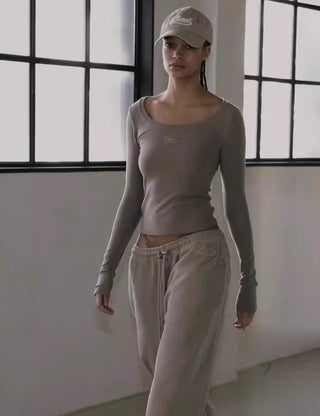 Solid color slim fit knitted top