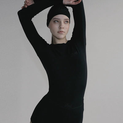 Solid color slim fit knitted top