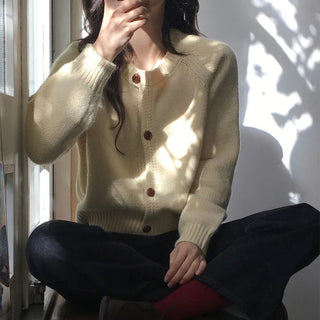 Thick round neck tone-down color knit cardigan