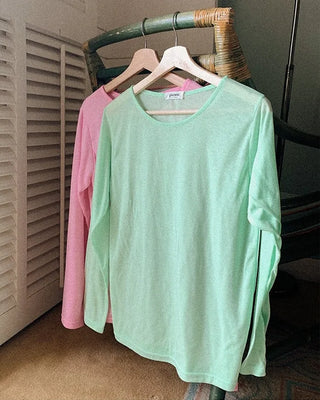 Colored long-sleeved T-shirt