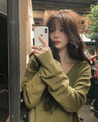 Deep V-neck knit